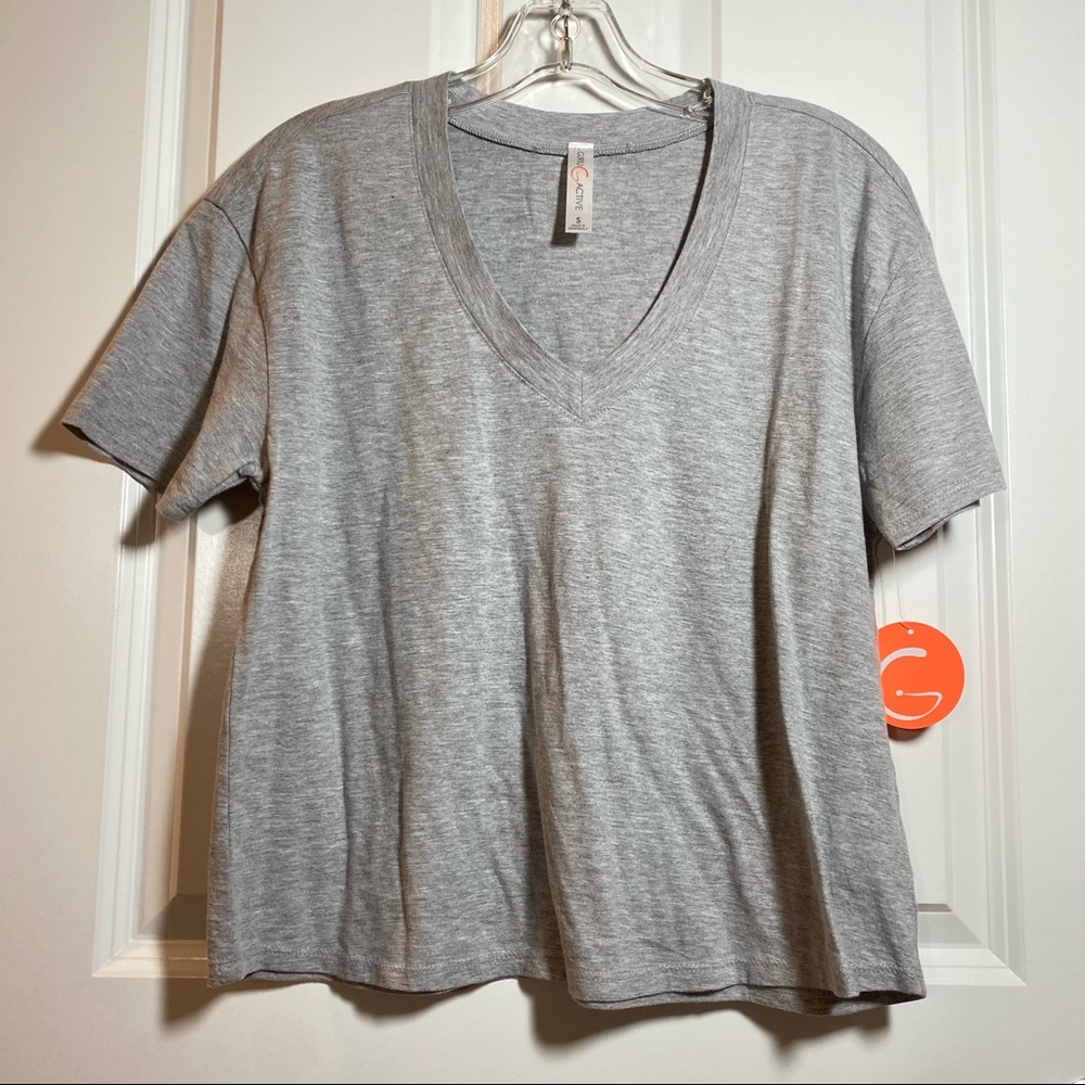 Guru Active Cropped Heather Gray Short Sleeved V neck Tee Size Small NWT